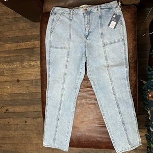 NWT - Universal Thread High Rise Jeans - 31 waist - 12